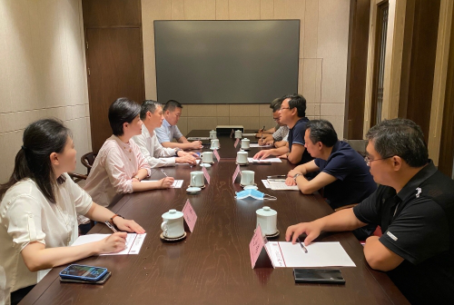濟南市中區(qū)負責人會見玲瓏董事長