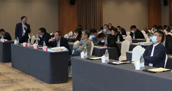 中國橡膠工業協會原會長/原化學工業部橡膠司副司長鞠洪振和北京橡膠工業研究設計院有限公司原副總工程師陳志宏