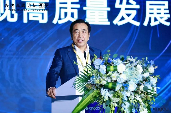 國家橡膠與輪胎工程技術研究中心主任、中國橡膠工業協會主席團企業執行主席、賽輪集團董事長袁仲雪