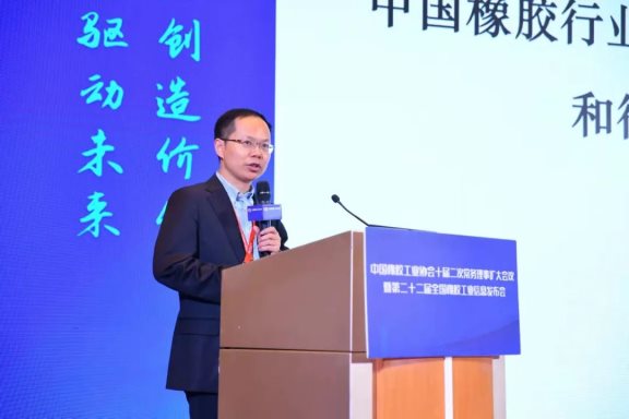 中橡協(xié)副會長兼秘書長雷昌純 中橡協(xié)副會長兼秘書長雷昌純
