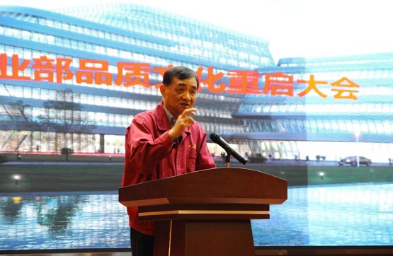 中策橡膠董事長沈金榮發表講話
