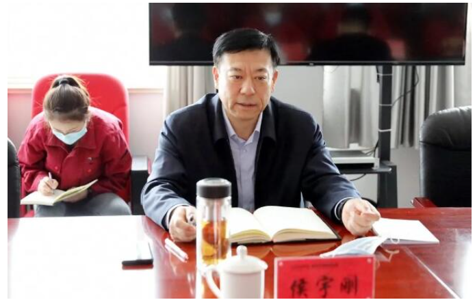 要強化資金管控，在資金融資模式、方式方法上尋求新突破，提高企業(yè)融資能力。  要高度重視疫情防控，嚴格落實防控措施，全力筑牢企業(yè)安全屏障。