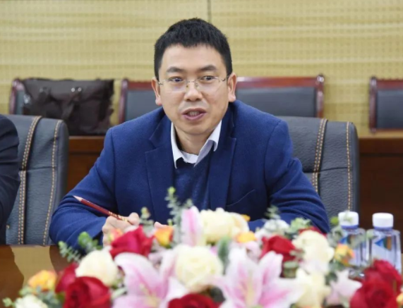 中車國變中心總經理胡家喜在簽約儀式上致辭