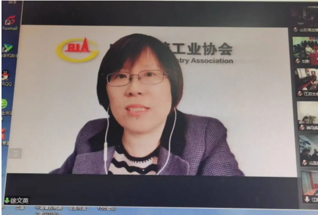 中國橡膠工業協會會長徐文英簡要介紹了輪胎行業運行情況，以及中橡協呈報國家部委的行業訴求和建議的初步反饋情況。
