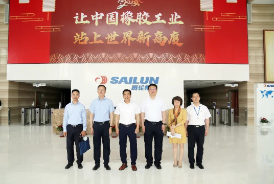 領(lǐng)導(dǎo)到訪國橡中心,鼓勵為青島市的高質(zhì)量發(fā)展注入創(chuàng)新活力 領(lǐng)導(dǎo)到訪國橡中心,鼓勵為青島市的高質(zhì)量發(fā)展注入創(chuàng)新活力