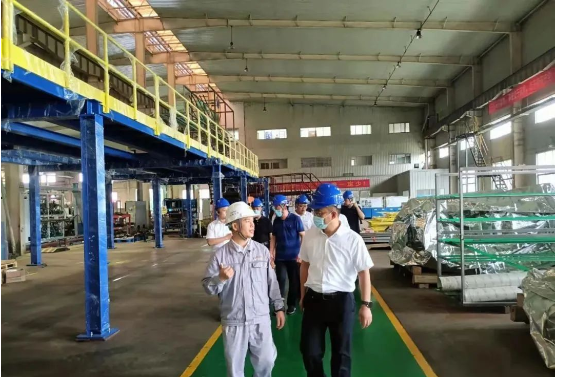 團到廣西汽車集團桂林新能源基地、桂林橡膠設計院有限公司、桂林橡膠機械有限公司等企業，實地考察