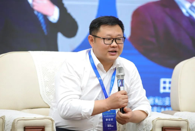 江蘇省涂料行業(yè)協(xié)會(huì)輪值會(huì)長(zhǎng)、蘇州吉人新材料股份有限公司董事長(zhǎng)吉富華