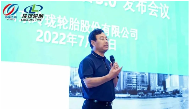 王鋒現場分享了玲瓏輪胎的發展成果，同與會代表共商“廠商店”融合發展新舉措、新方式?！吨袊鹉z》雜志了解到，玲瓏輪胎與中凱的合作由來已久。