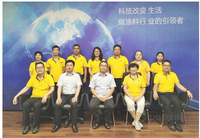 廣東省涂料行業協會會長陳冰肯定了協會秘書處的工作和2022廣東涂料產業發展大會走出廣東辦會的實踐探索