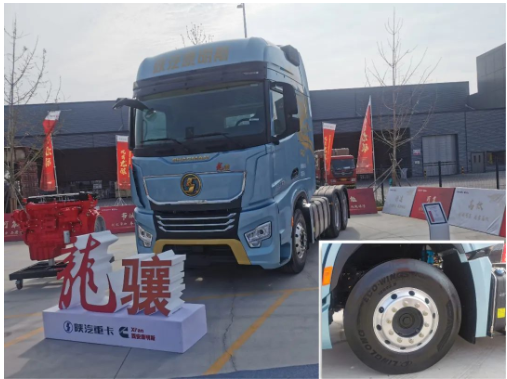 陜汽重卡和西安康明斯發(fā)布的龍?bào)J6×4牽引車，就提出了解決這一問題創(chuàng)新解決的方案。