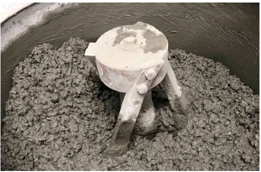 混凝土由3部分組成：水，將所有東西結合在一起的水泥，以及沙子或礫石等骨料。