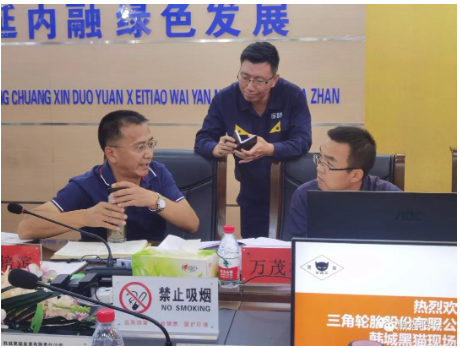 三角輪胎公司聽取了韓城黑貓產(chǎn)能、人員、工藝、設(shè)備及發(fā)展歷程等方面的介紹 三角輪胎公司聽取了韓城黑貓產(chǎn)能、人員、工藝、設(shè)備及發(fā)展歷程等方面的介紹