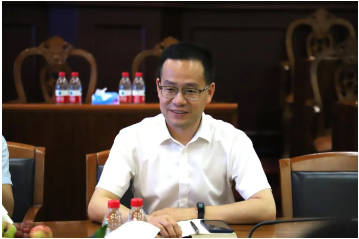 胡亞飛在致辭中表示，集泰股份十分榮幸加入市產促會，將在今后的溝通合作中，不斷探索新思路、新途徑，為公司及產業的發展注入新的活力。