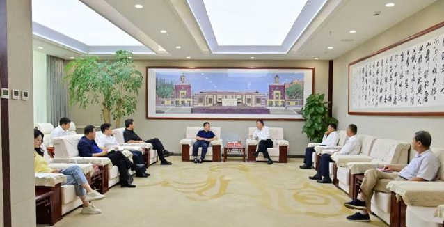 王海英會見南山集團和山東玲瓏輪胎企業負責人