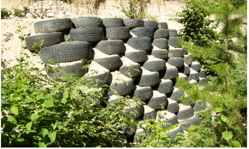 南澳大學(xué)的團(tuán)隊(duì)還研發(fā)了計(jì)算機(jī)軟件模型,使從輪胎墻研究中獲得的數(shù)據(jù)能夠應(yīng)用到其他設(shè)計(jì)中。 南澳大學(xué)的團(tuán)隊(duì)還研發(fā)了計(jì)算機(jī)軟件模型,使從輪胎墻研究中獲得的數(shù)據(jù)能夠應(yīng)用到其他設(shè)計(jì)中。