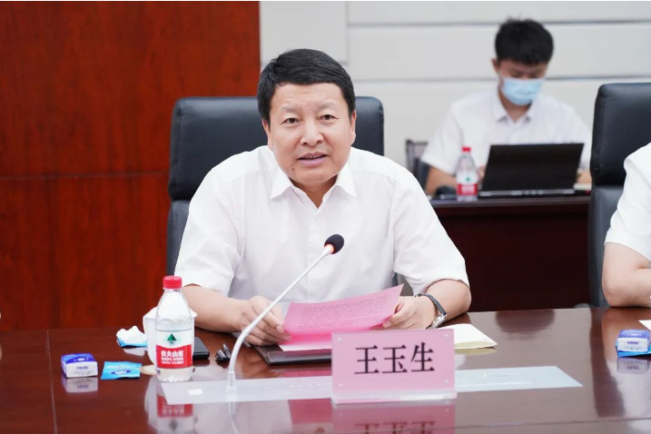 　王玉生對尹自波一行表示熱烈歡迎。他表示，中鐵建工集團與北新建材已有多年的合作基礎，合作業務非常廣泛，尤其在石膏板業務方面有深度合作，未來科學城的工程建設也為雙方奠定了更好的合作基礎，目前雙方也在繼續推進防水材料、涂料等新業務方面的合作。希望通過這次戰略協議的簽訂，雙方能在現有基礎上進行更加深入的合作，共創佳績，不斷取得新的成果，一起服務國家戰略，助力社會經濟發展。