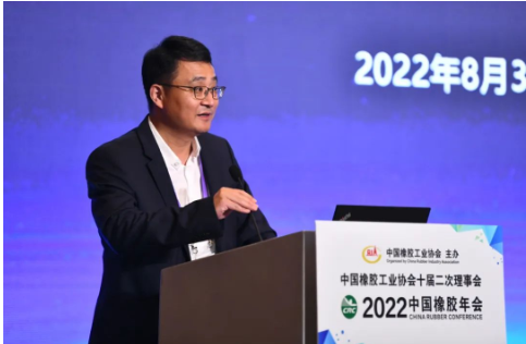 軟控董事長兼總裁官炳政表示，未來制造業的發展，軟件和平臺的作用將越發突顯，裝備是骨架，軟件是靈魂，而搭建起上下游互聯互通的平臺才能大踏步攜手共贏。此次發布的單機硬件、工業軟件以及行業平臺等新產品，其背后的思考也是基于這一邏輯，希望我們的努力、嘗試和探索，能為行業的發展尋得更多的可能。