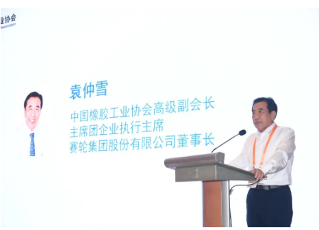 袁仲雪希望行業(yè)協(xié)會積極響應國家大政方針,主動擔當作為,積極引導行業(yè)企業(yè)向綠色低碳轉(zhuǎn)型,未雨綢繆,及早對政府政策出臺做好鋪墊,打造良好的行業(yè)形象和品牌聲譽。 袁仲雪希望行業(yè)協(xié)會積極響應國家大政方針,主動擔當作為,積極引導行業(yè)企業(yè)向綠色低碳轉(zhuǎn)型,未雨綢繆,及早對政府政策出臺做好鋪墊,打造良好的行業(yè)形象和品牌聲譽。