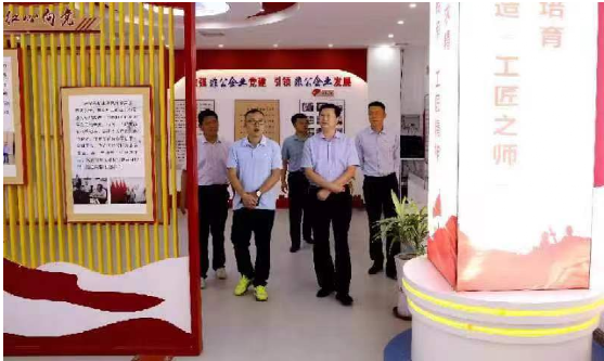 9月7日開封市中級人民法院黨組成員、副院長王劍，尉氏縣人民法院黨組書記、院長王學(xué)慶帶領(lǐng)有關(guān)人員到金久龍實業(yè)有限公司開展萬人助萬企活動。