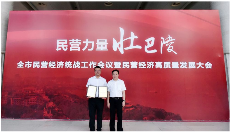 這場岳陽民營經濟界的“奧斯卡盛典”評選依據包括企業創新能力強、管理水平高、企業信用好、社會貢獻大，以及民營企業家勤奮創業、誠信守法、真誠奉獻等。