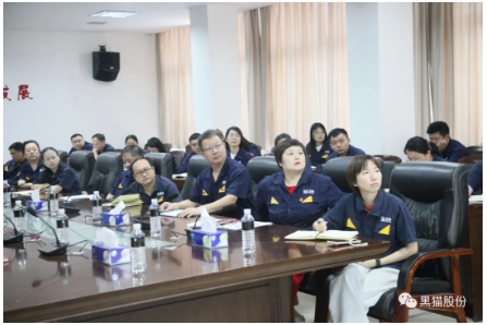 此次培訓(xùn)旨在改變員工的思想觀念、工作方式和行為習(xí)慣，從而提高工作效率。公司推進(jìn)信息化進(jìn)一步升級(jí)，梳理公司管理流程，明確管理職責(zé)，使員工的工作由繁至簡(jiǎn)，促進(jìn)企業(yè)管理水平更上一個(gè)臺(tái)階。