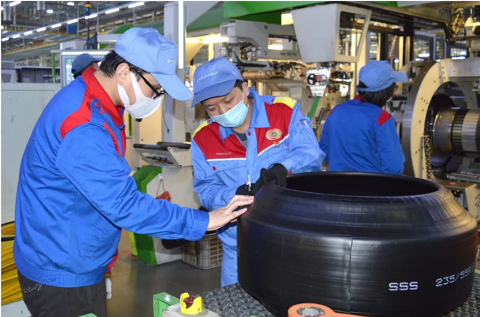 山東省工業和信息化廳對外公布了山東省制造業數字化轉型重點項目、重點支撐平臺(第一批)名單,共有3家輪胎企業的3個項目,進入重點項目名單。 山東省工業和信息化廳對外公布了山東省制造業數字化轉型重點項目、重點支撐平臺(第一批)名單,共有3家輪胎企業的3個項目,進入重點項目名單。