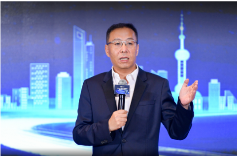 楊洵在中國輪胎圈廣為熟知，他之前任職于固鉑輪胎，2018年起擔任固鉑輪胎中國區董事長。