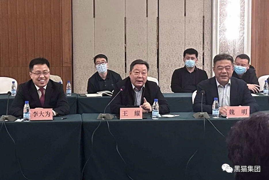 王耀首先對朝陽市委、市政府長期以來對黑貓集團發展的大力支持和關懷表示感謝。