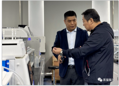 　此次走訪，王耀分別來到和澤醫藥公司、通用股份公司、物產中大化工集團、中策橡膠集團。黑貓股份黨委副書記、總經理魏明，以及集團董事會辦公室、黑貓股份公司、江西躍華公司等相關人員分別陪同。