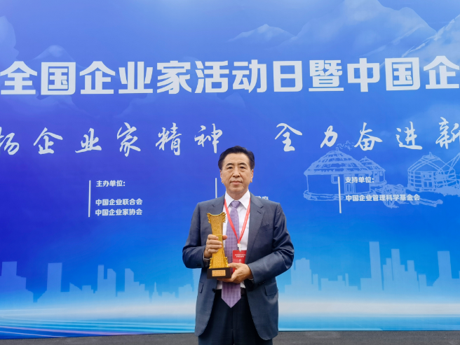 原隸屬化工部的青島科技大學，是我國第一家設立橡膠學科專業的高校，也是亞洲唯一的一所橡膠專業門類最全的高等院校，被譽為中國橡膠工業的“黃埔”，培養了中國橡膠領域一半以上的技術和管理人才，袁仲雪就是其中之一