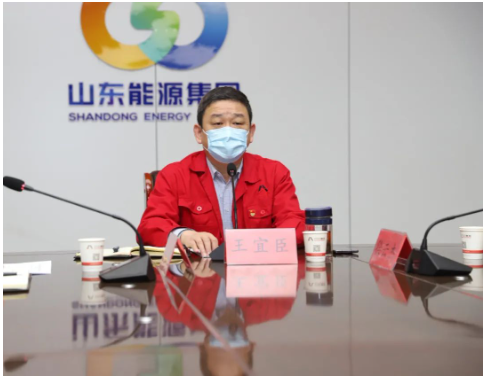 會議首先傳達了集團公司兩次疫情防控會議精神和疫情防控明白紙，并就優化和調整防控措施進行了全面部署。