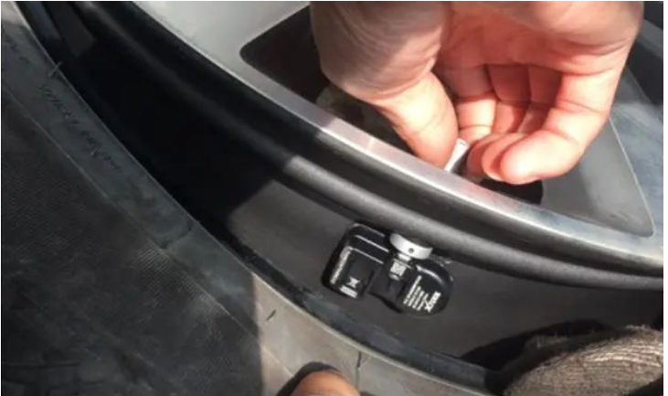 隨著物聯網的發展，汽車裝載了更多的傳感器連接到超級計算機