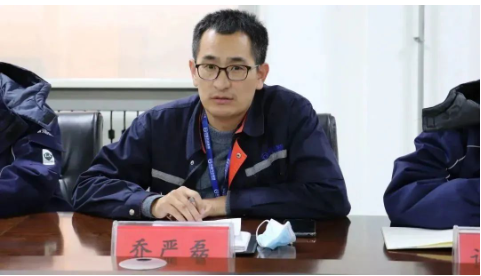喬嚴磊經理代表集團精益研究院，對耐斯特炭黑公司作為集團精益管理先行試點、示范單位取得的系列成績給予了充分肯定，系統闡述了開展精益成本管理工作的意義，并對下一步精益體系攻堅年及精益成本相關工作提出了新的要求。