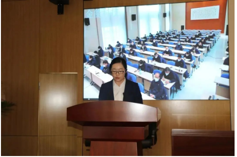 曹蕾蕾：狹路相逢勇者勝，縱使千難萬(wàn)險(xiǎn)，惟有砥礪前行才能破局。2023，我將繼續(xù)帶領(lǐng)團(tuán)隊(duì)不畏艱險(xiǎn)、敢攀高峰，丙烷采購(gòu)安全穩(wěn)定、降本增效;丙烯銷(xiāo)售“穩(wěn)”字當(dāng)頭，提升效益;聚丙烯銷(xiāo)售，鞏固與開(kāi)發(fā)并重，做實(shí)、做細(xì)、做穩(wěn)。啟航2023，不被困難定義，不畏挑戰(zhàn)退縮，歷經(jīng)洗練之后才能強(qiáng)身健骨，砥礪奮發(fā)必將花開(kāi)月明。