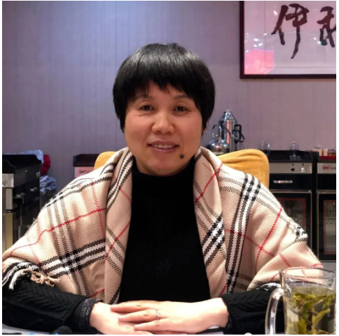 冉平會長對2022年做了工作總結，她說道，這一年，這三年，變局無限加速，甘肅省輪胎業迎來了一個又一個的困難，輪胎漲價，市場萎縮，貨款拖欠，大疫后的秩序重建，2023年，相信甘肅省輪胎業會迎來一個全新的曙光。