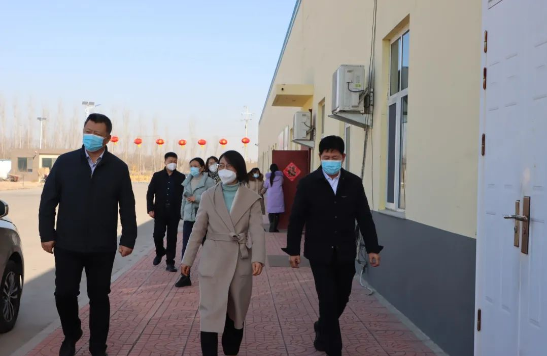 副縣長、縣公安局局長楊秀林到山東永盛橡膠集團、澳亞集團，指出企業要安全有序推動復工復產，盡最大努力減少疫情對經濟社會發展的影響。要主動與企業溝通對接，及時了解企業所需，幫助企業解決實際問題。