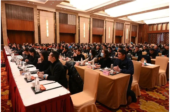 董事長出席，通用股份動員表彰大會圓滿召開！