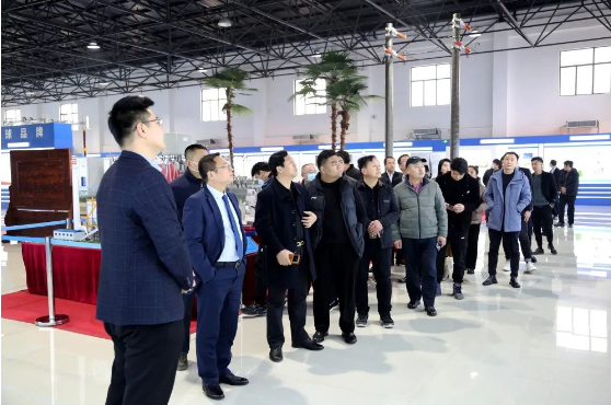 隨后,各位經銷商朋友暢所欲言、坦誠溝通,現場氣氛熱烈。 隨后,各位經銷商朋友暢所欲言、坦誠溝通,現場氣氛熱烈。