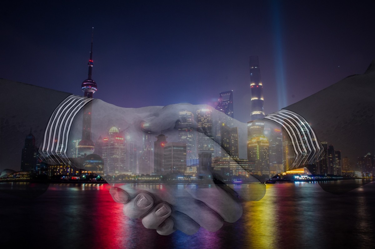在這樣的背景下，克拉瑪依市獨山子區(qū)與箭達(上海)能源科技公司簽訂了合作協(xié)議，將生產(chǎn)120萬套子午線輪胎。該項目總投資達15.65億元，主要生產(chǎn)大型貨車和重型載重機械貨車子午線輪胎，以順丁橡膠、丁苯橡膠及天然橡膠為主要原材料。