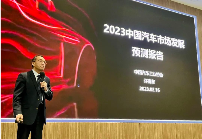 許海東:中國新能源汽車產銷再創新高 許海東:中國新能源汽車產銷再創新高