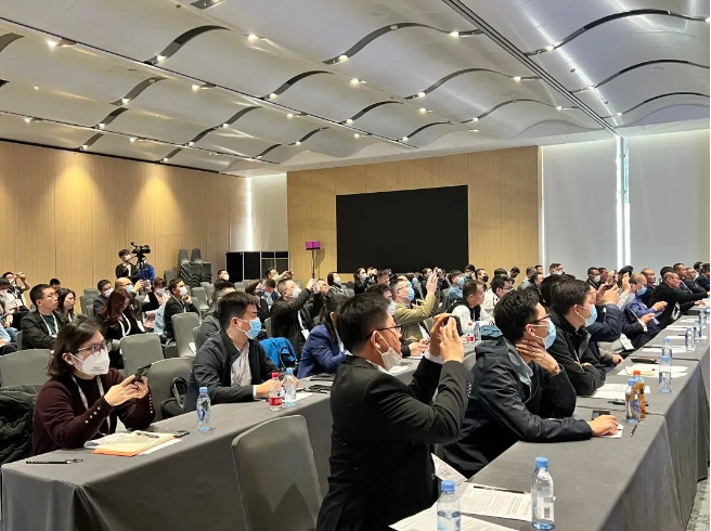 陳平認為,2023年曙光已現,呼吁輪胎行業以2023年為起點,團結一心、減少內卷,以更好的姿態進入全球市場。 陳平認為,2023年曙光已現,呼吁輪胎行業以2023年為起點,團結一心、減少內卷,以更好的姿態進入全球市場。