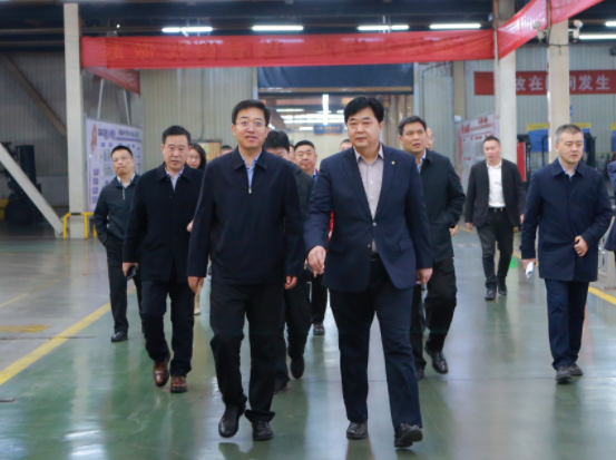 山東省東營市工信局一行到訪了萬達寶通輪胎進行實地調研。他們深入了解了該公司的生產制造車間和生產經營情況，并對其發展前景給予了充分的肯定。
