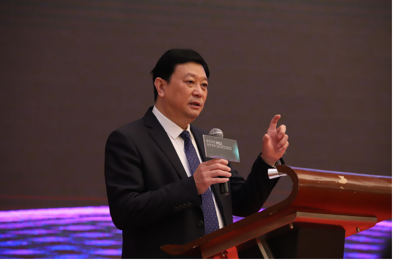 中國涂料工業(yè)協(xié)會會長劉普軍在致辭中表示，此次開創(chuàng)性地以地方涂協(xié)召開科學(xué)技術(shù)創(chuàng)新大會，對于建立廣東涂料多方協(xié)作創(chuàng)新體系，對于推動廣東涂料工業(yè)綠色高質(zhì)量發(fā)展將發(fā)揮重要的作用，此舉在全國涂料行業(yè)樹立了典范，值得肯定!