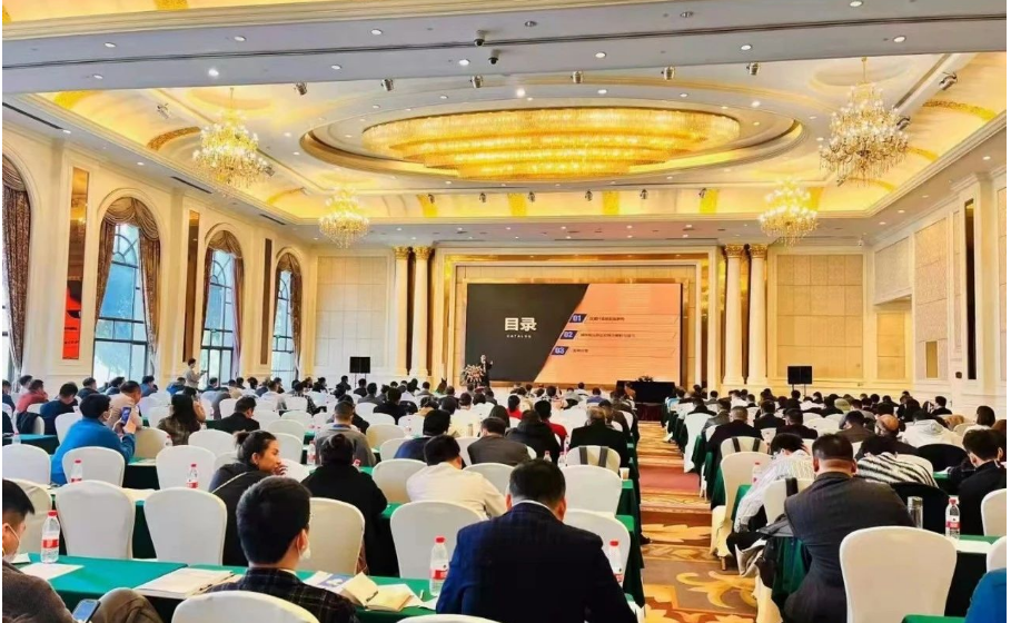今年三月，2022年全國塑料著色與色母粒學術技貿信息交流會暨第二十九屆中國色母粒行業年會在重慶長壽召開，本次會議由中國染料工業協會色母粒專業委員會主辦、重慶澳彩新材料股份有限公司、蘇州寶麗迪材料科技股份有限公司等18家中外企業協辦。吸引了來自全國各地的415名代表參加，涉及到260多家企業。