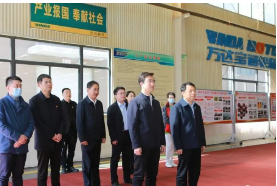 參觀期間，解洪濤副書記、區長，林娜委員等領導陪同參觀，茍增亮董事長等人接待參觀。他們向李過一行詳細介紹了萬達寶通輪胎的發展歷程和未來規劃。