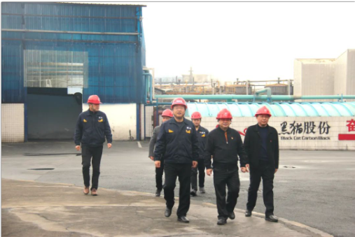 景德鎮(zhèn)市國(guó)資委黨委書記、主任朱平生到黑貓股份進(jìn)行調(diào)研指導(dǎo)工作。市國(guó)資委黨委委員、副主任吳雄飛及相關(guān)科室負(fù)責(zé)人隨同前往，黑貓集團(tuán)黨委書記、董事長(zhǎng)汪羽，黑貓股份黨委副書記、總經(jīng)理魏明及相關(guān)部門負(fù)責(zé)人一同陪同調(diào)研。