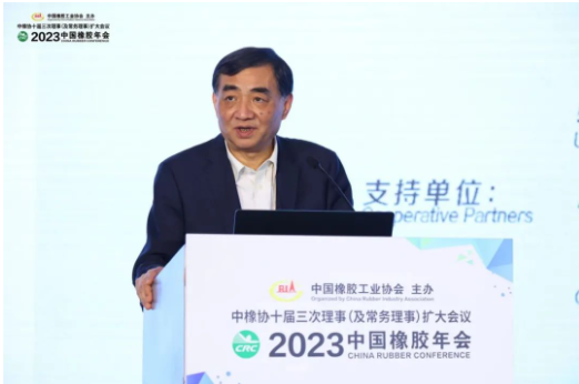 中橡協高級副會長、中策橡膠集團股份有限公司董事長沈金榮發表了題為“后疫情時代的中國輪胎行業”的演講，引起了業內廣泛的討論和關注。