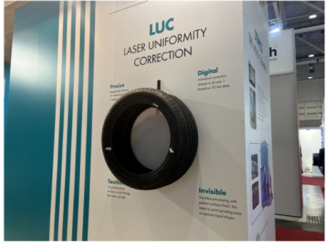 4Jet公司推出了激光均勻性校正產品LUC，使用無接觸的數字后處理來提高胎圈的均勻性。最新工藝取代了使用研磨工藝的機械返工。LUC處理輪胎時不會碰到輪胎，也不會在胎圈上留下任何可見的痕跡。該系統的處理部件基于該公司的輪胎標記和內輪胎清潔解決方案，可以方便地創建配方和參數化，并與皮帶接口和制造執行系統(MES)集成。