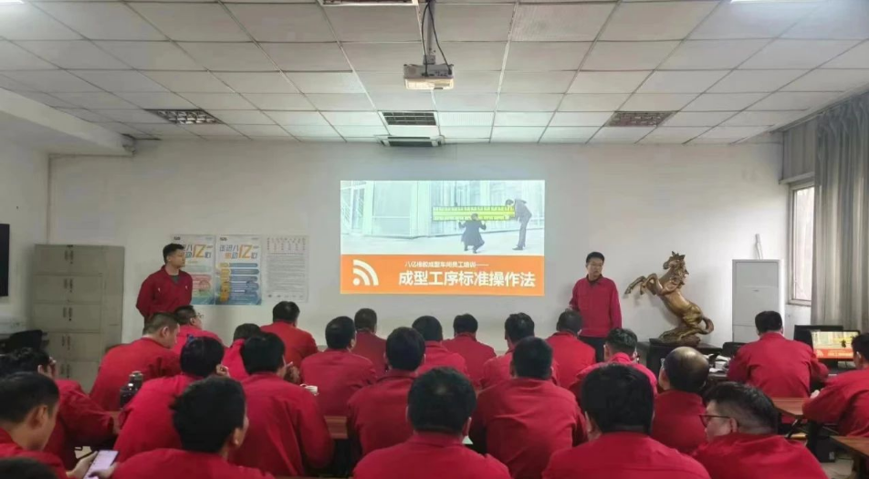 八億橡膠公司成型車間開展自教育實踐活動以來，通過結合車間實際情況，采取有力措施，推進質量管理工作，取得明顯成效。