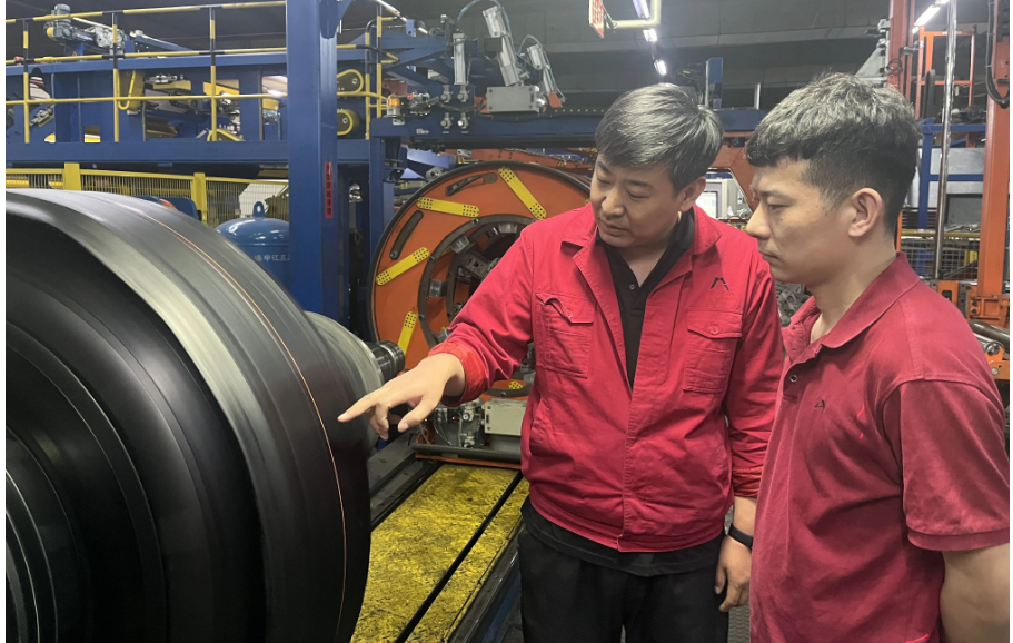 成型車間堅持周度質量分析制度，建立成型車間質量數據庫，在2022年質量數據分析基礎上進行更細化更深入的分析，準確找到問題所在并及時對策解決，確保完成各項質量指標。